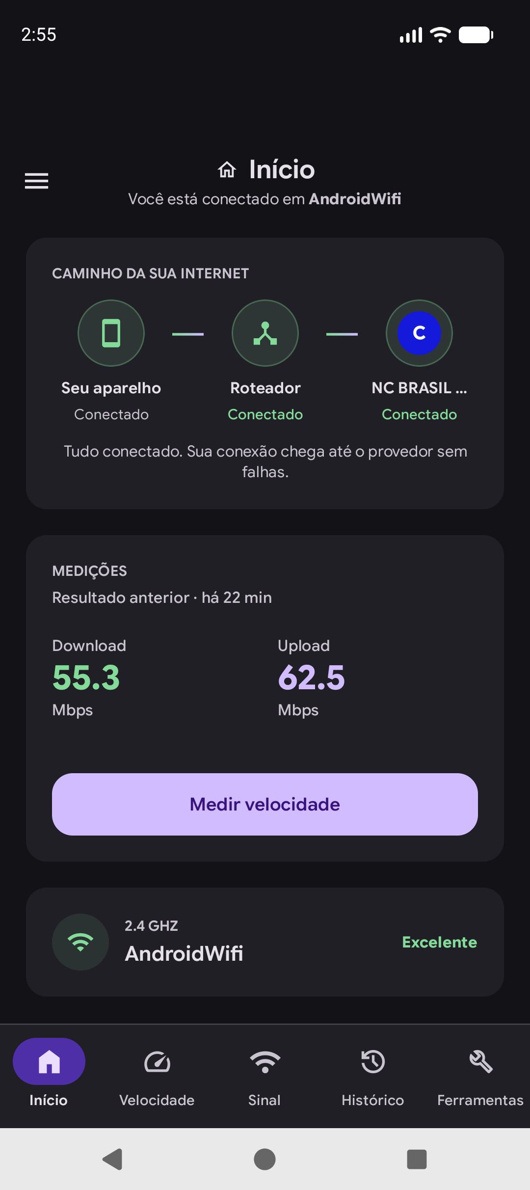 Tela Início do SignallQ em modo escuro, mostrando o caminho da conexão entre aparelho, roteador e provedor, o resultado da última medição de velocidade e o status do Wi-Fi.